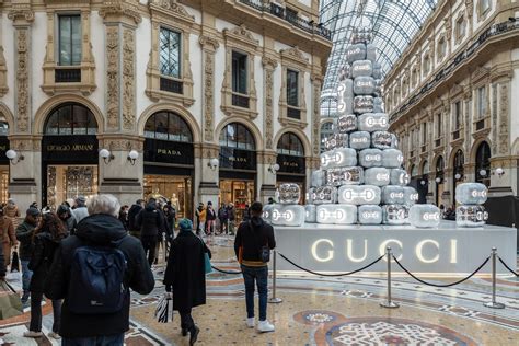 prezzo albero gucci|Gucci illumina la Galleria Vittorio Emanuele a Milano: 1 milione di .